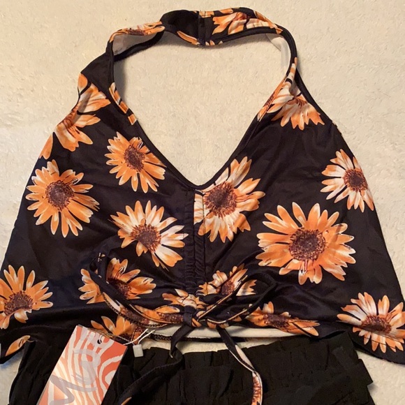 Outfit 🌻 - Picture 2 of 2